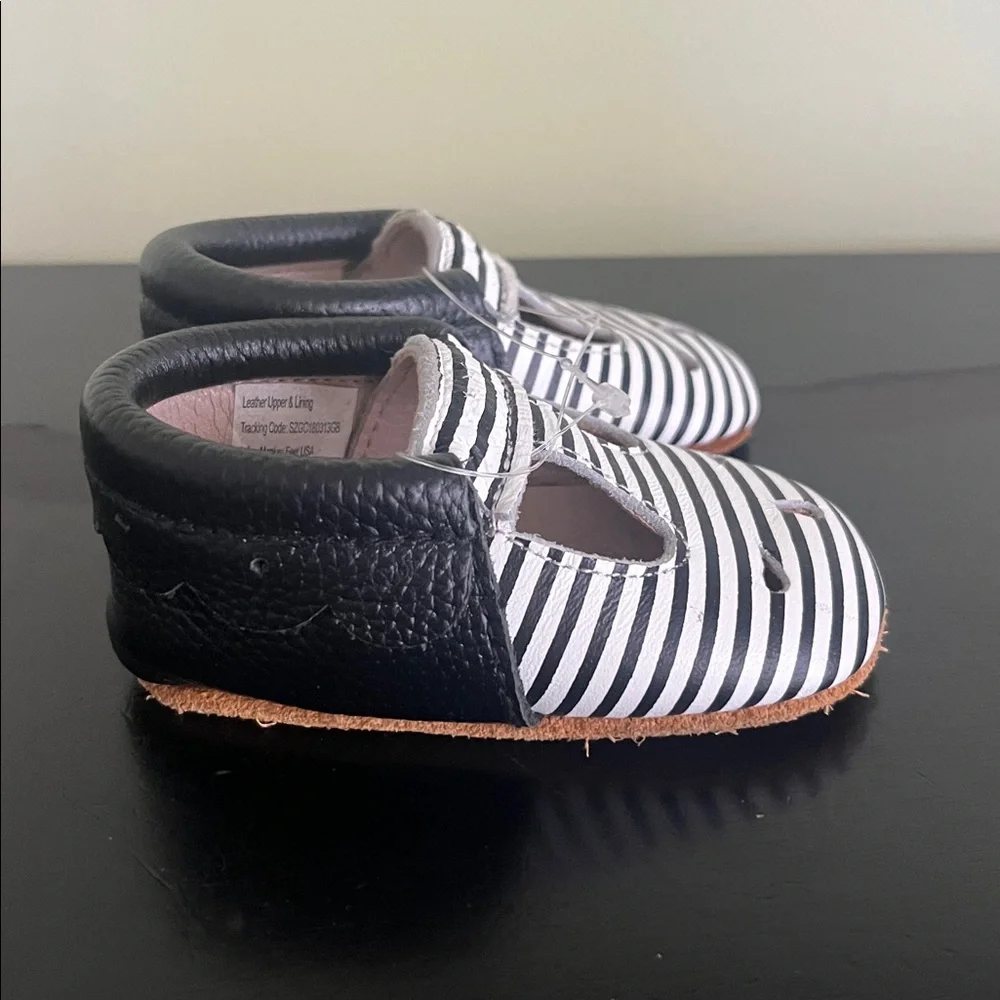 Monkey Feet Black and White Striped Mary Jane Baby Shoes 6/12 months